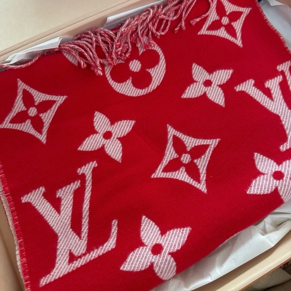 Louis Vuitton reversible scarf - Picture 2 of 3